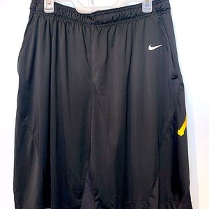 Men's Nike Black Athletic Shorts - Pittsburgh Pirates Logo (XL)